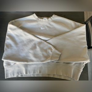 Oversized cropped hoodie ☀️ Nike  women’s M